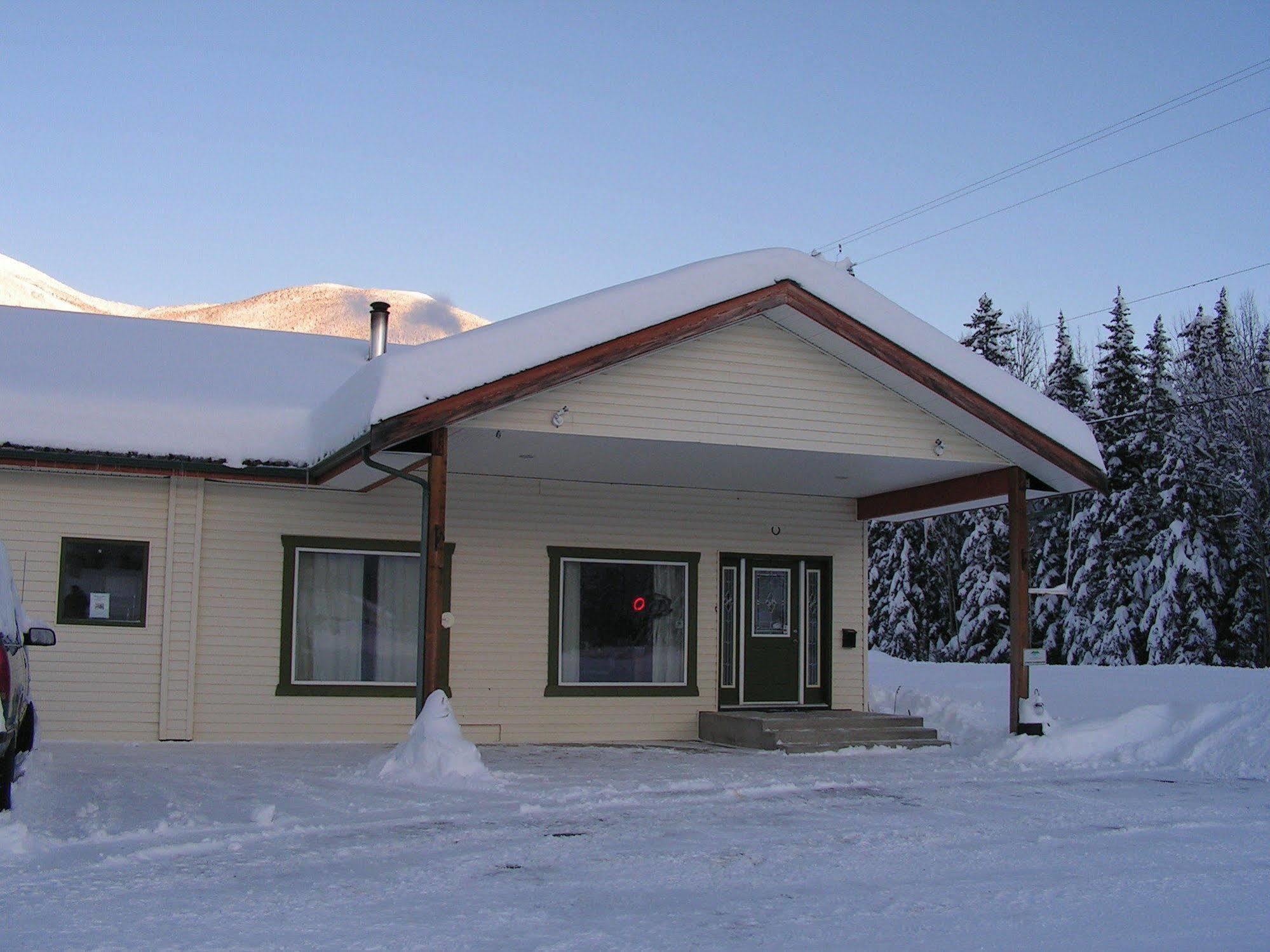 Bell Mountain Motel Mcbride Exterior photo
